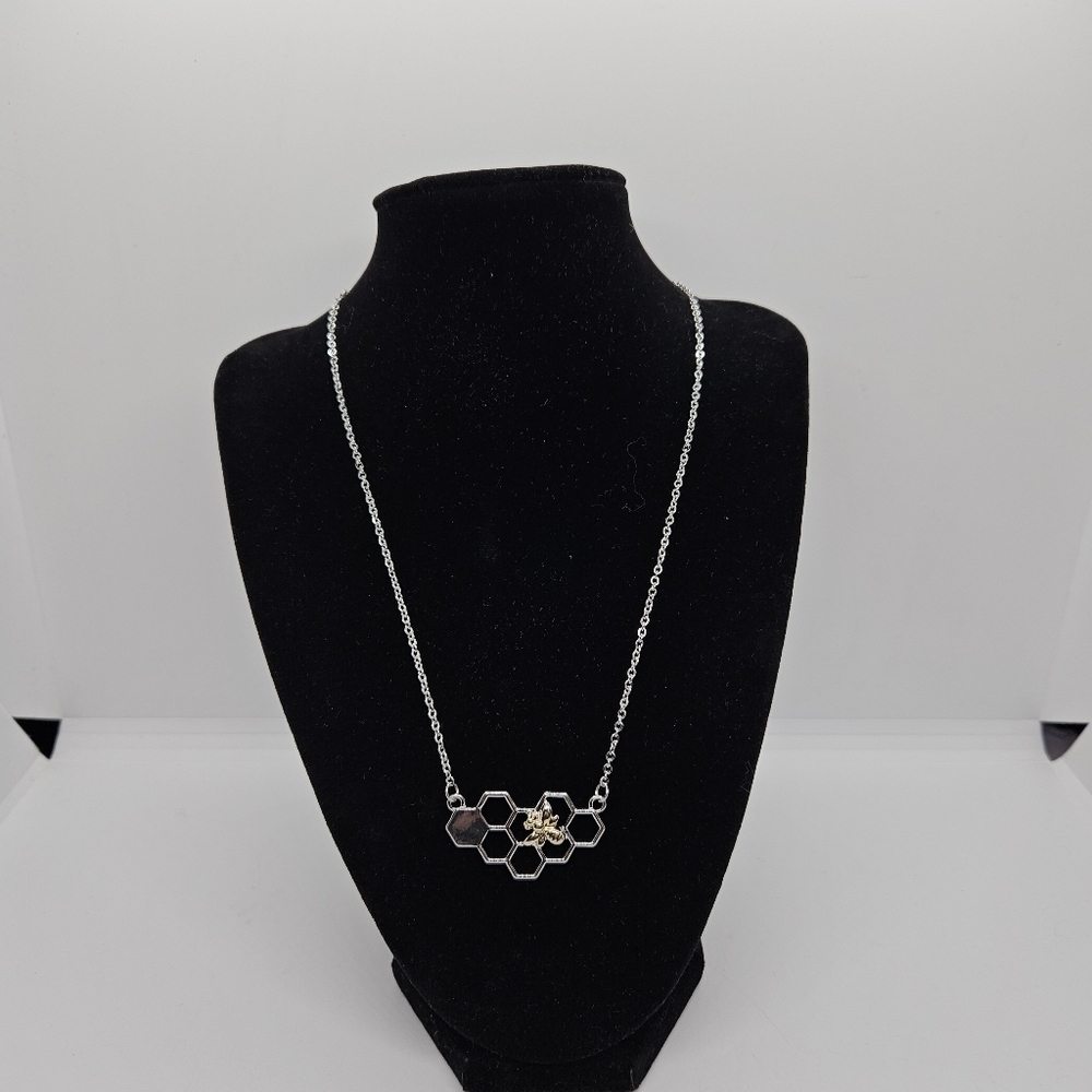 The Buzzy Boutique hexagon bee necklace 40 silver tone NEW